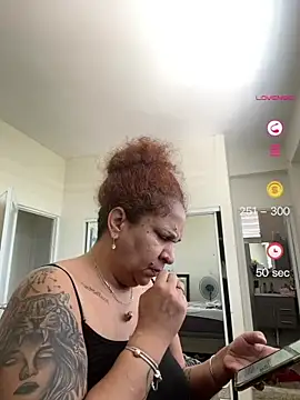 Snapshot of ladycreamypr2 chatting on July 2, 4:02 pm ladycreamypr2 online show from July 2, 4:02 pm