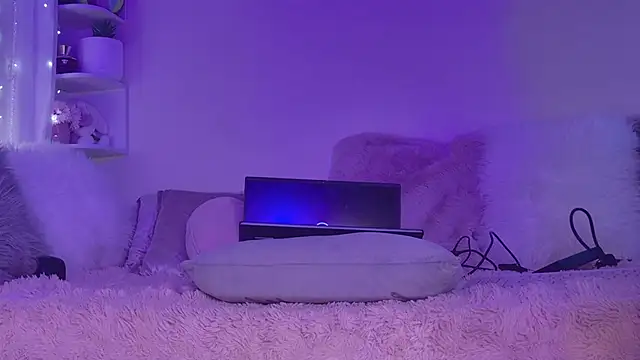 KatBigBum online show from October 15, 8:03 am