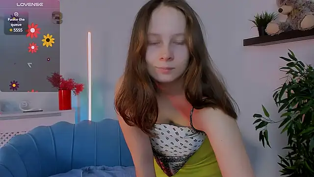 Snapshot of Ketrin_n_ chatting on February 5, 6:24 am Ketrin n  online show from February 5, 6:24 am