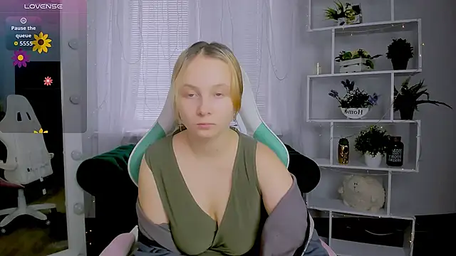 Snapshot of Ketrin_n_ chatting on February 11, 6:07 am Ketrin n online show from February 11, 6:07 am