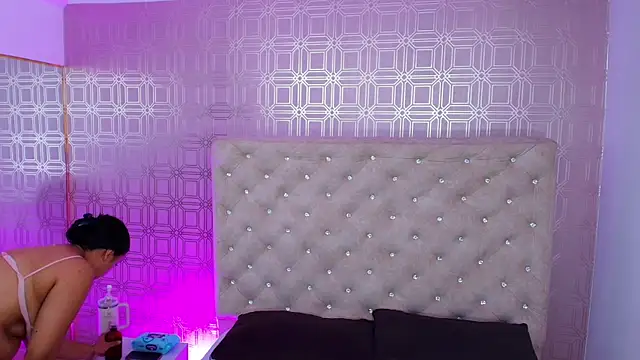 Snapshot of Sara_Desire chatting on February 3, 12:25 pm Sara Desire online show from February 3, 12:25 pm