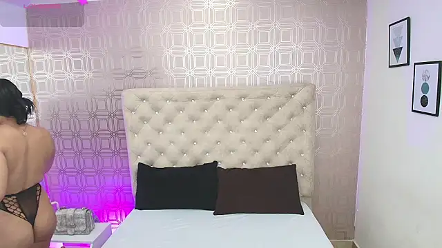 Snapshot of Sara_Desire chatting on March 14, 12:29 pm Sara Desire online show from March 14, 12:29 pm