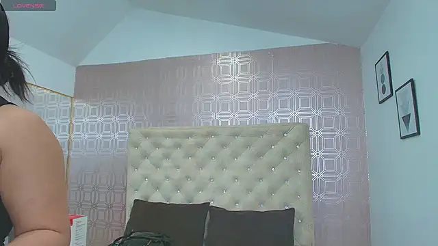 Snapshot of Sara_Desire chatting on March 20, 12:22 pm Sara Desire online show from March 20, 12:22 pm