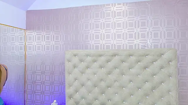 Snapshot of Sara_Desire chatting on September 20, 12:17 pm Sara Desire online show from September 20, 12:17 pm