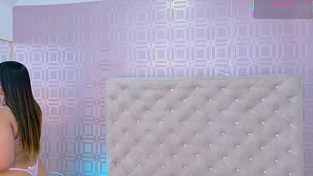 Snapshot of Sara_Desire chatting on November 23, 12:16 pm Sara Desire online show from November 23, 12:16 pm