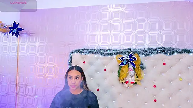 Snapshot of Sara_Desire chatting on December 5, 12:25 pm Sara Desire online show from December 5, 12:25 pm