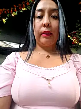 Snapshot of Bella_keny chatting on February 2, 8:18 pm Bella keny online show from February 2, 8:18 pm