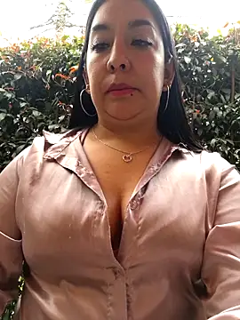 Snapshot of Bella_keny chatting on February 7, 4:33 pm Bella keny online show from February 7, 4:33 pm