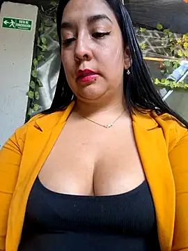 Snapshot of Bella_keny chatting on February 11, 6:13 pm Bella keny online show from February 11, 6:13 pm