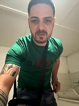 Snapshot of iltoscano95 chatting on September 21, 6:09 pm iltoscano95 online show from September 21, 6:09 pm