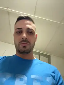 Snapshot of iltoscano95 chatting on October 31, 7:04 pm iltoscano95 online show from October 31, 7:04 pm