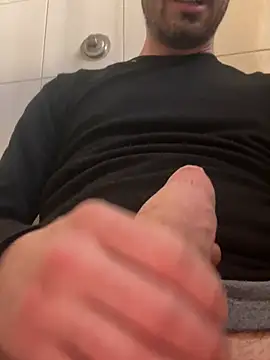 Snapshot of iltoscano95 chatting on February 6, 12:41 pm iltoscano95 online show from February 6, 12:41 pm