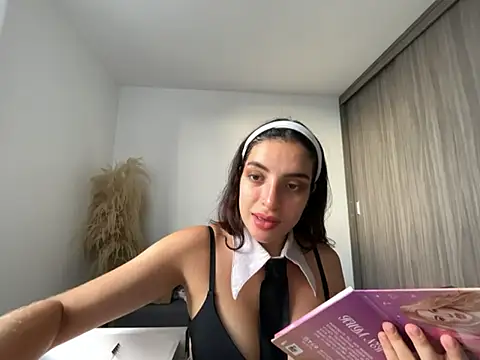 Snapshot of dakota_le chatting on June 19, 10:02 pm dakota le online show from June 19, 10:02 pm