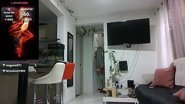 Snapshot of saramartinez1000 chatting on February 13, 9:38 pm saramartinez1000 online show from February 13, 9:38 pm