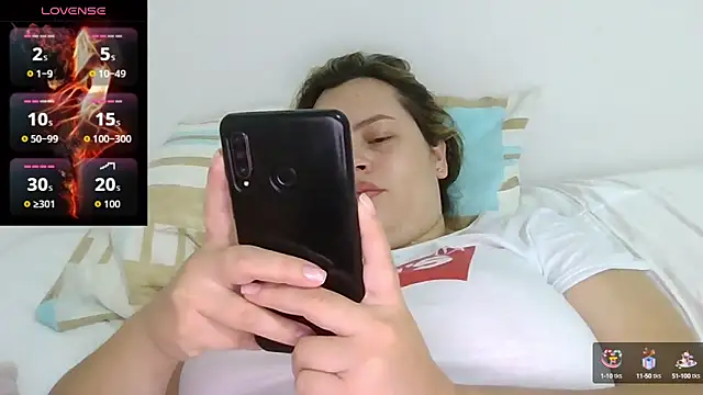 Snapshot of saramartinez1000 chatting on September 20, 3:35 pm saramartinez1000 online show from September 20, 3:35 pm