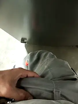 Snapshot of Din0071 chatting on December 7, 3:41 pm Din0071 online show from December 7, 3:41 pm