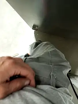 Snapshot of Din0071 chatting on December 16, 11:07 pm Din0071 online show from December 16, 11:07 pm