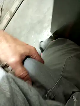 Snapshot of Din0071 chatting on December 18, 11:51 pm Din0071 online show from December 18, 11:51 pm