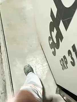 Snapshot of Din0071 chatting on March 19, 11:47 pm Din0071 online show from March 19, 11:47 pm