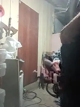 Snapshot of Din0071 chatting on February 23, 10:29 pm Din0071 online show from February 23, 10:29 pm