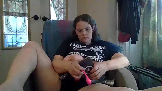 Snapshot of velvetta_ chatting on October 15, 4:51 pm velvetta  online show from October 15, 4:51 pm