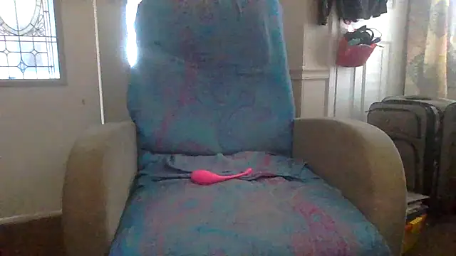 Snapshot of velvetta_ chatting on October 19, 7:47 pm velvetta  online show from October 19, 7:47 pm