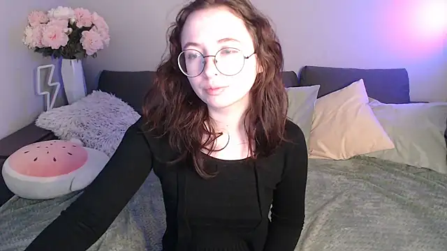 Mini Diva online show from February 8, 9:13 am