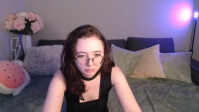 Mini Diva online show from February 14, 12:25 pm