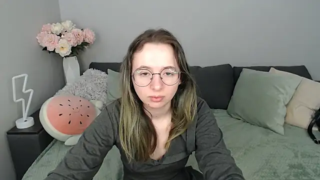 Mini Diva online show from September 17, 8:05 am