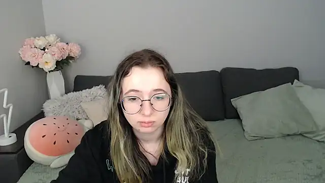 Mini Diva online show from October 5, 8:12 am