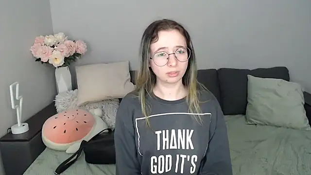 Mini Diva online show from October 15, 8:14 am