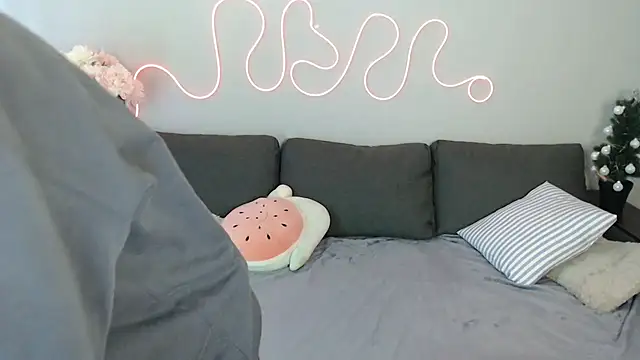 Mini Diva online show from December 14, 9:14 am