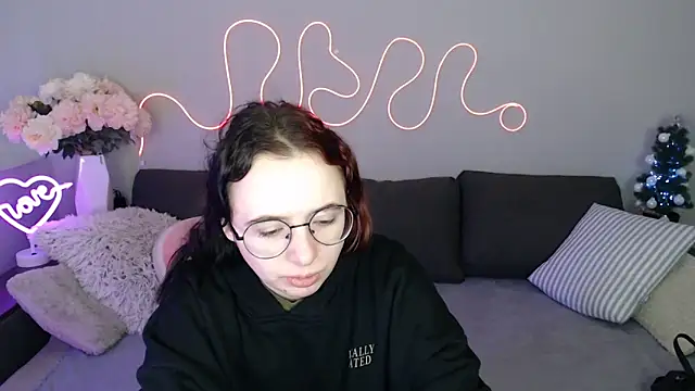 Mini Diva online show from December 21, 9:05 am