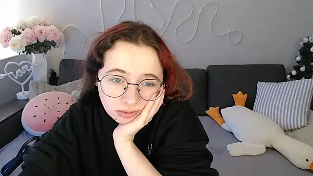 Snapshot of Mini_Diva chatting on February 14, 9:06 am Mini Diva online show from February 14, 9:06 am