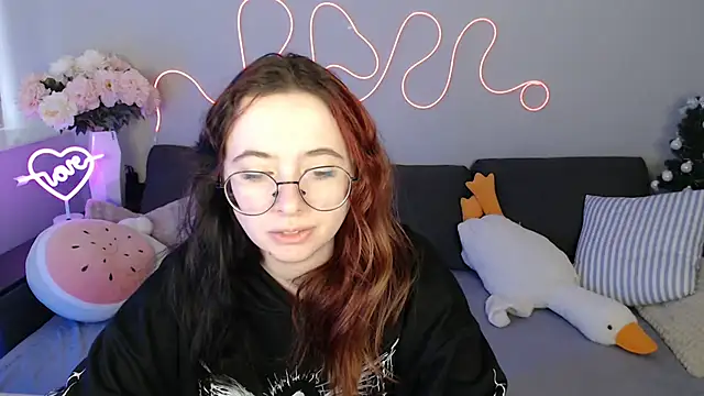 Snapshot of Mini_Diva chatting on February 17, 9:06 am Mini Diva online show from February 17, 9:06 am