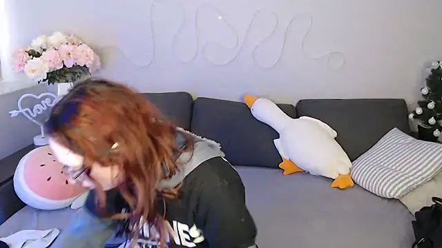 Snapshot of Mini_Diva chatting on February 18, 9:16 am Mini Diva online show from February 18, 9:16 am