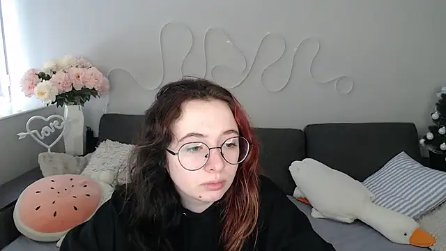 Snapshot of Mini_Diva chatting on February 23, 9:06 am Mini Diva online show from February 23, 9:06 am