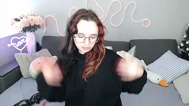 Snapshot of Mini_Diva chatting on February 24, 9:07 am Mini Diva online show from February 24, 9:07 am