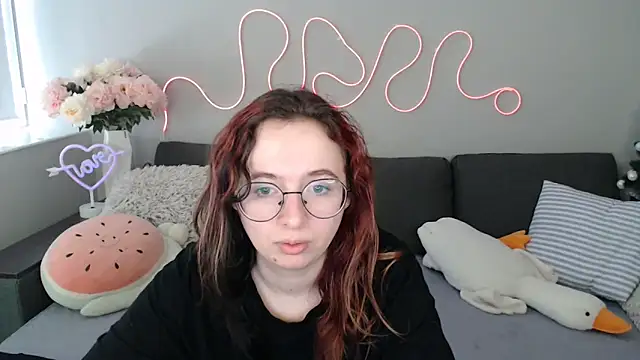 Snapshot of Mini_Diva chatting on March 1, 9:33 am Mini Diva online show from March 1, 9:33 am