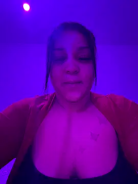 yourfavlightskinn online show from December 21, 7:21 pm