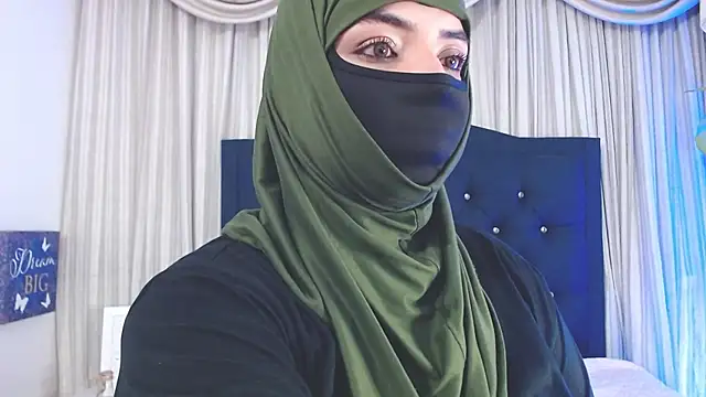 Snapshot of Uzra_hayed chatting on December 21, 1:36 am Uzra hayed online show from December 21, 1:36 am