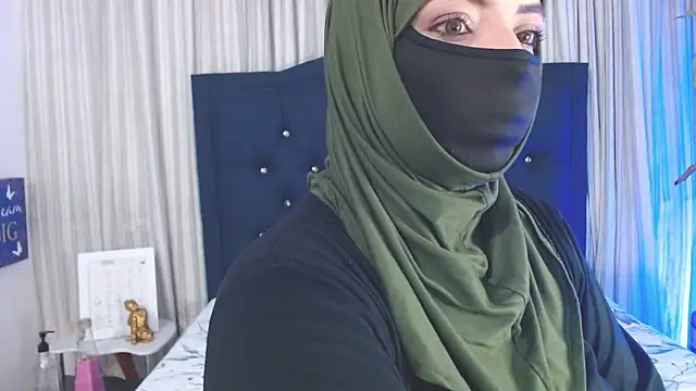 Snapshot of Uzra_hayed chatting on December 25, 9:11 pm Uzra hayed online show from December 25, 9:11 pm