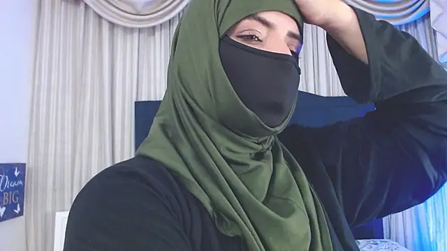 Snapshot of Uzra_hayed chatting on December 26, 12:14 am Uzra hayed online show from December 26, 12:14 am