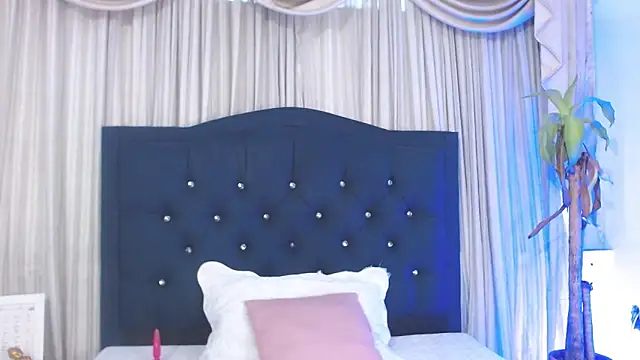 Snapshot of Uzra_hayed chatting on December 26, 8:11 pm Uzra hayed online show from December 26, 8:11 pm