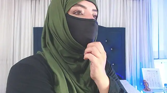 Snapshot of Uzra_hayed chatting on January 30, 1:11 am Uzra hayed online show from January 30, 1:11 am