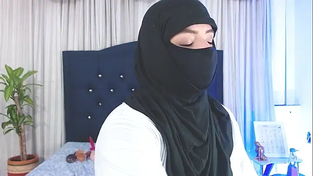 Snapshot of Uzra_hayed chatting on February 4, 10:34 pm Uzra hayed online show from February 4, 10:34 pm