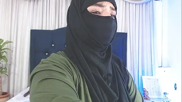 Snapshot of Uzra_hayed chatting on February 6, 10:10 pm Uzra hayed online show from February 6, 10:10 pm