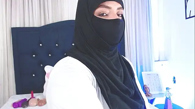 Snapshot of Uzra_hayed chatting on February 11, 7:38 pm Uzra hayed online show from February 11, 7:38 pm