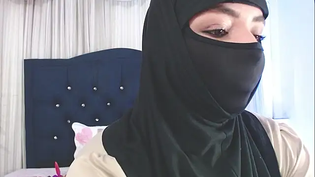 Snapshot of Uzra_hayed chatting on February 19, 7:38 pm Uzra hayed online show from February 19, 7:38 pm