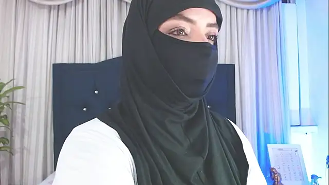 Snapshot of Uzra_hayed chatting on February 25, 10:39 pm Uzra hayed online show from February 25, 10:39 pm